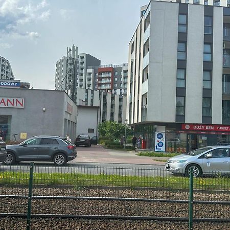 Elegant Two-Room Apartment, Sleeps 4, Near Turon Arena, With Balcony Krakau Buitenkant foto