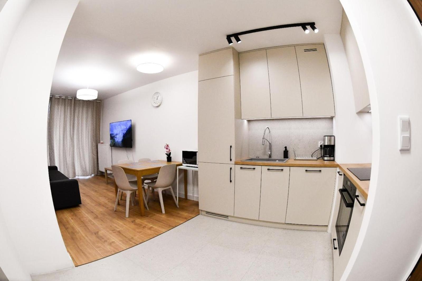 Elegant Two-Room Apartment, Sleeps 4, Near Turon Arena, With Balcony Krakau Buitenkant foto