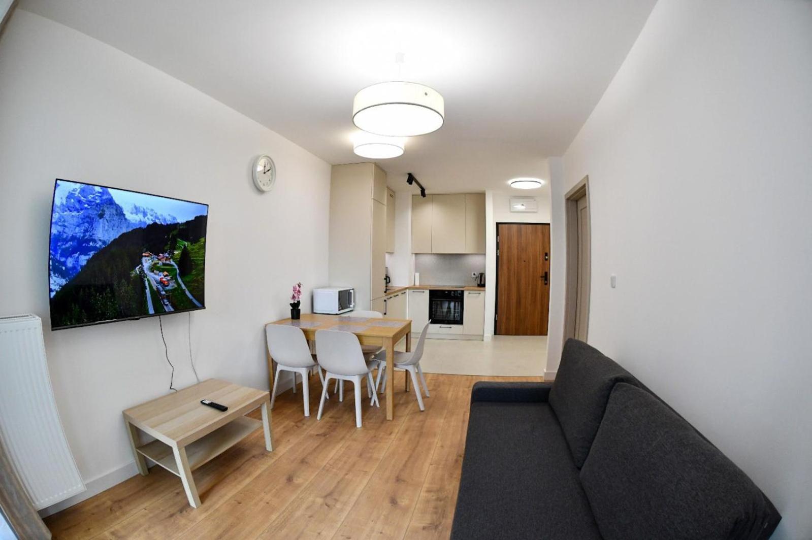 Elegant Two-Room Apartment, Sleeps 4, Near Turon Arena, With Balcony Krakau Buitenkant foto