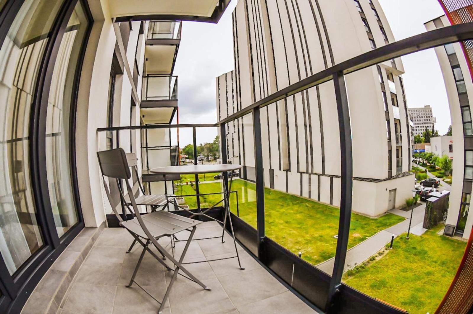 Elegant Two-Room Apartment, Sleeps 4, Near Turon Arena, With Balcony Krakau Buitenkant foto